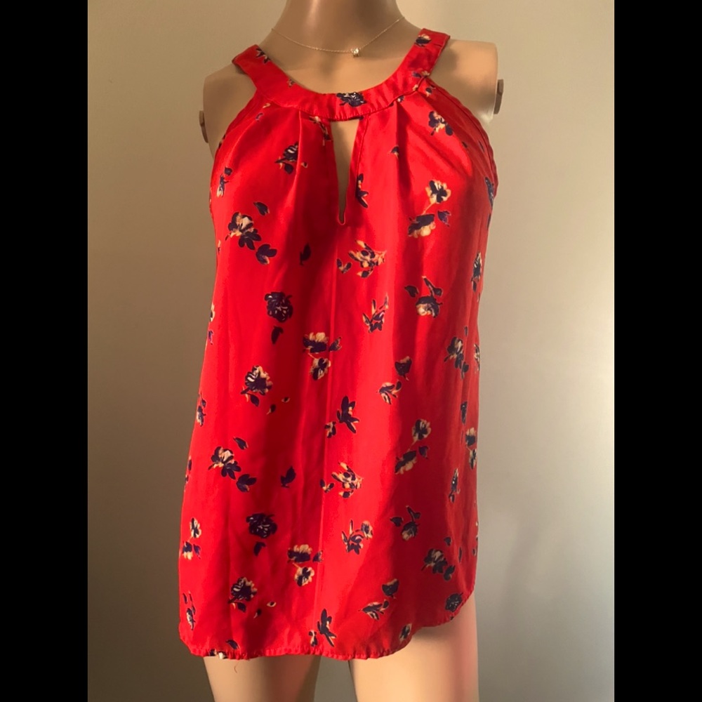Red top with blue details